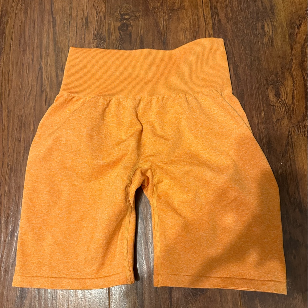 NVGTN scrunch seamless shorts sunset orange